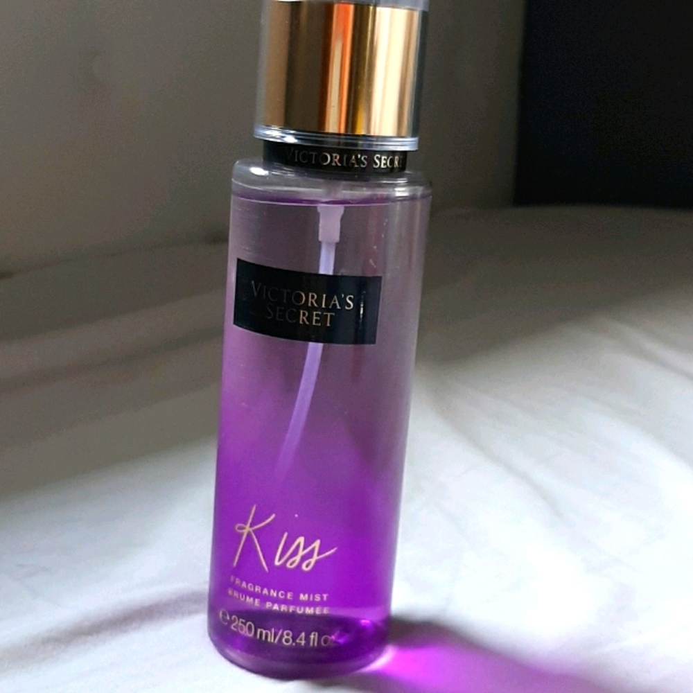 Kiss VS